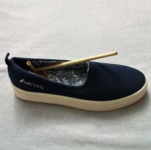 Sakroot women flats 9.5